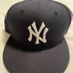 Fitted Yankees Hat (size 7 5/8)
